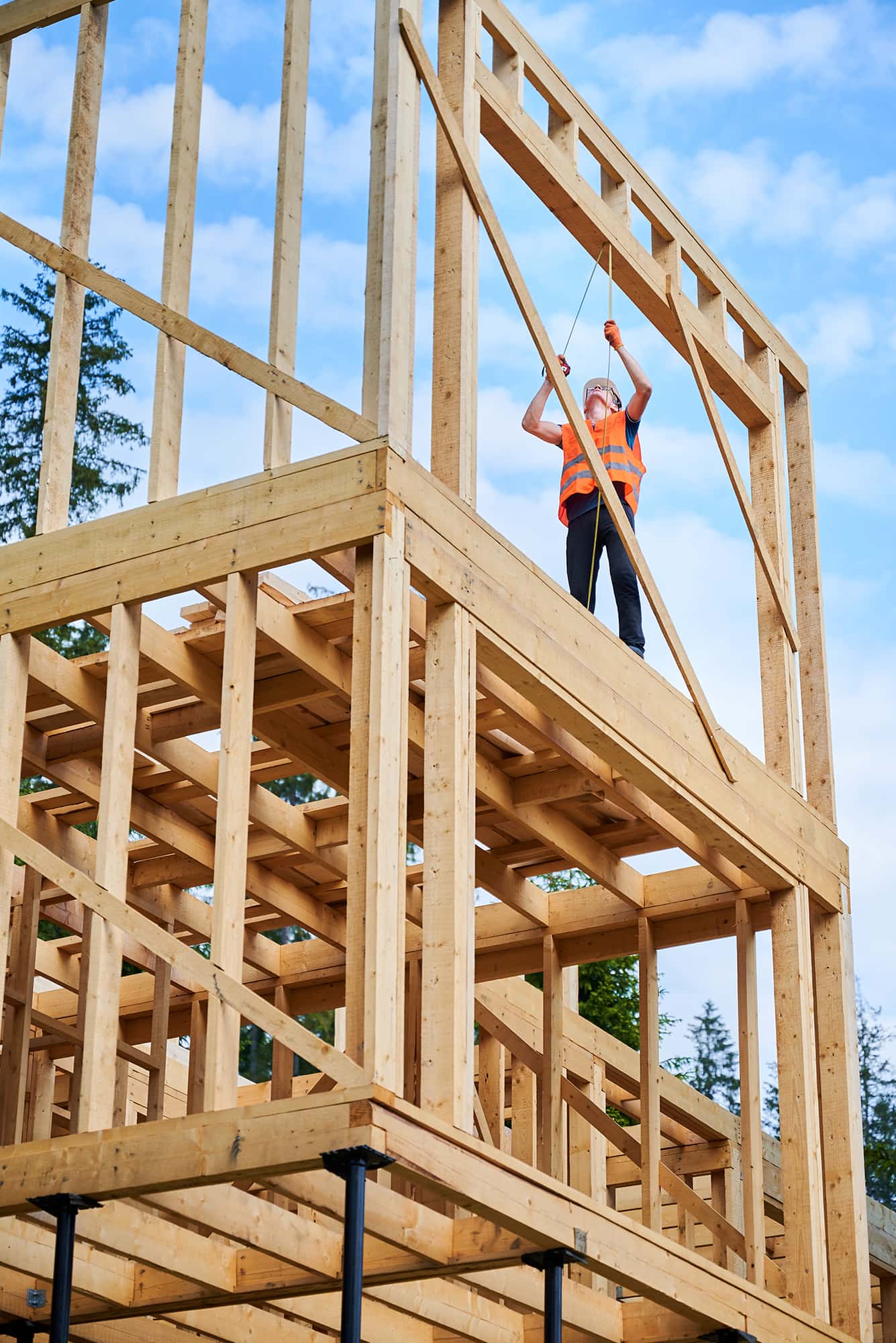 Pakiety certyfikowanego drewna konstrukcyjnego C24 suszonego komorowo i struganego czteroostronnie.